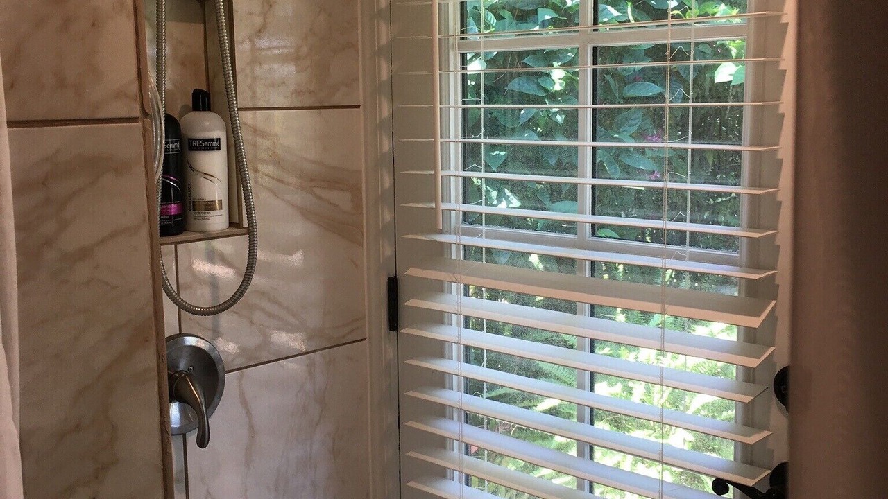 Photo of Bathroom in Girvin