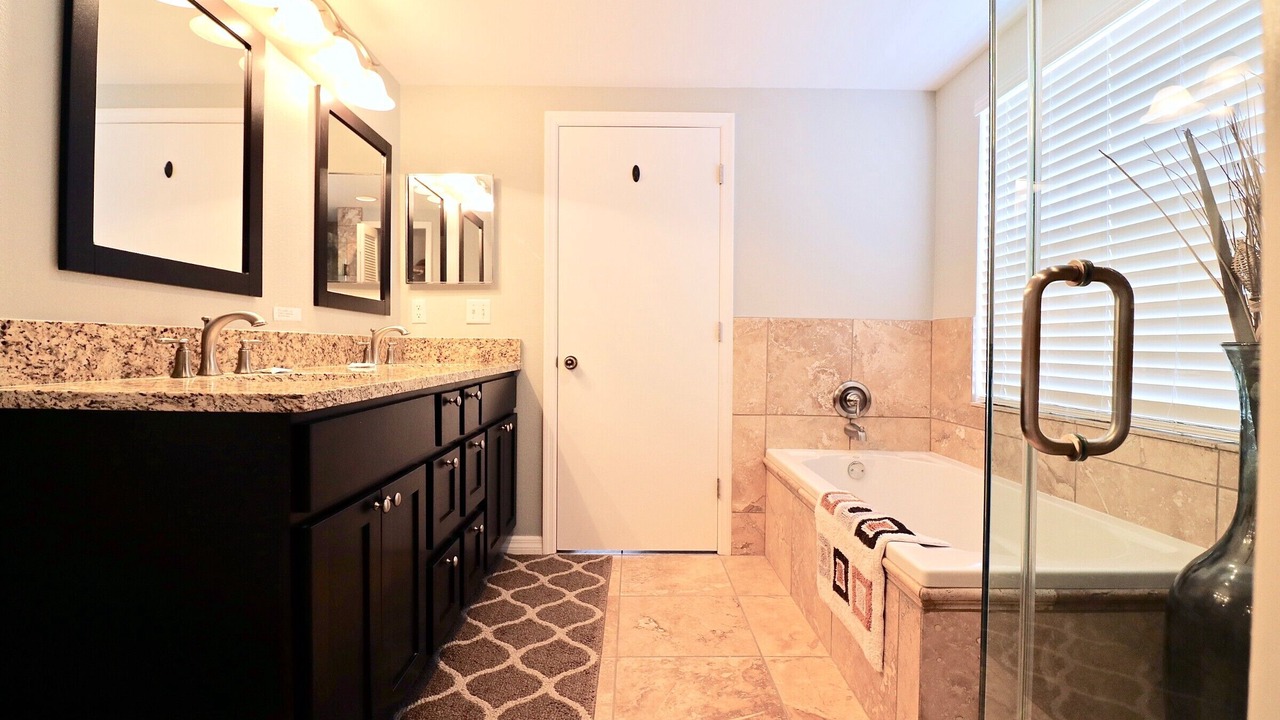 Photo of Bathroom in Lindfields