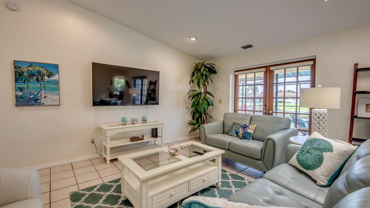 Photo of Livingroom in Caloosahatchee