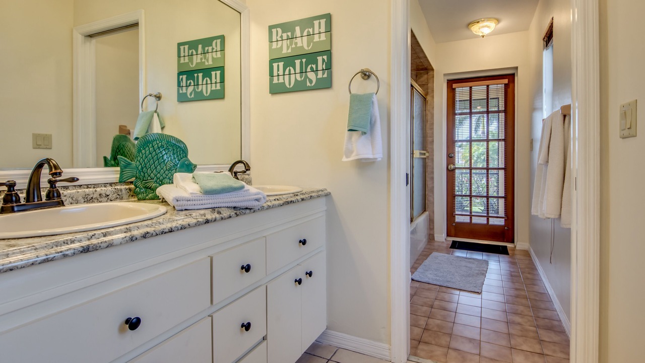 Photo of Bathroom in Caloosahatchee