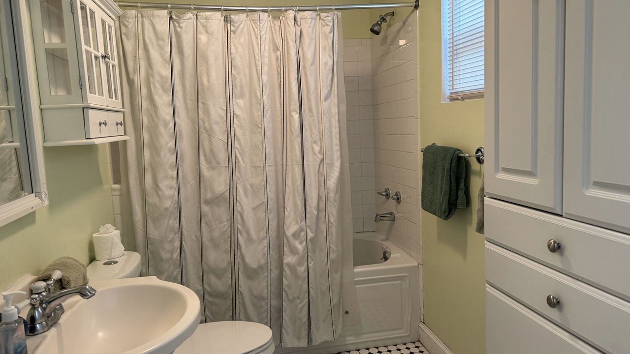 Photo of Bathroom in White Street Gallery District