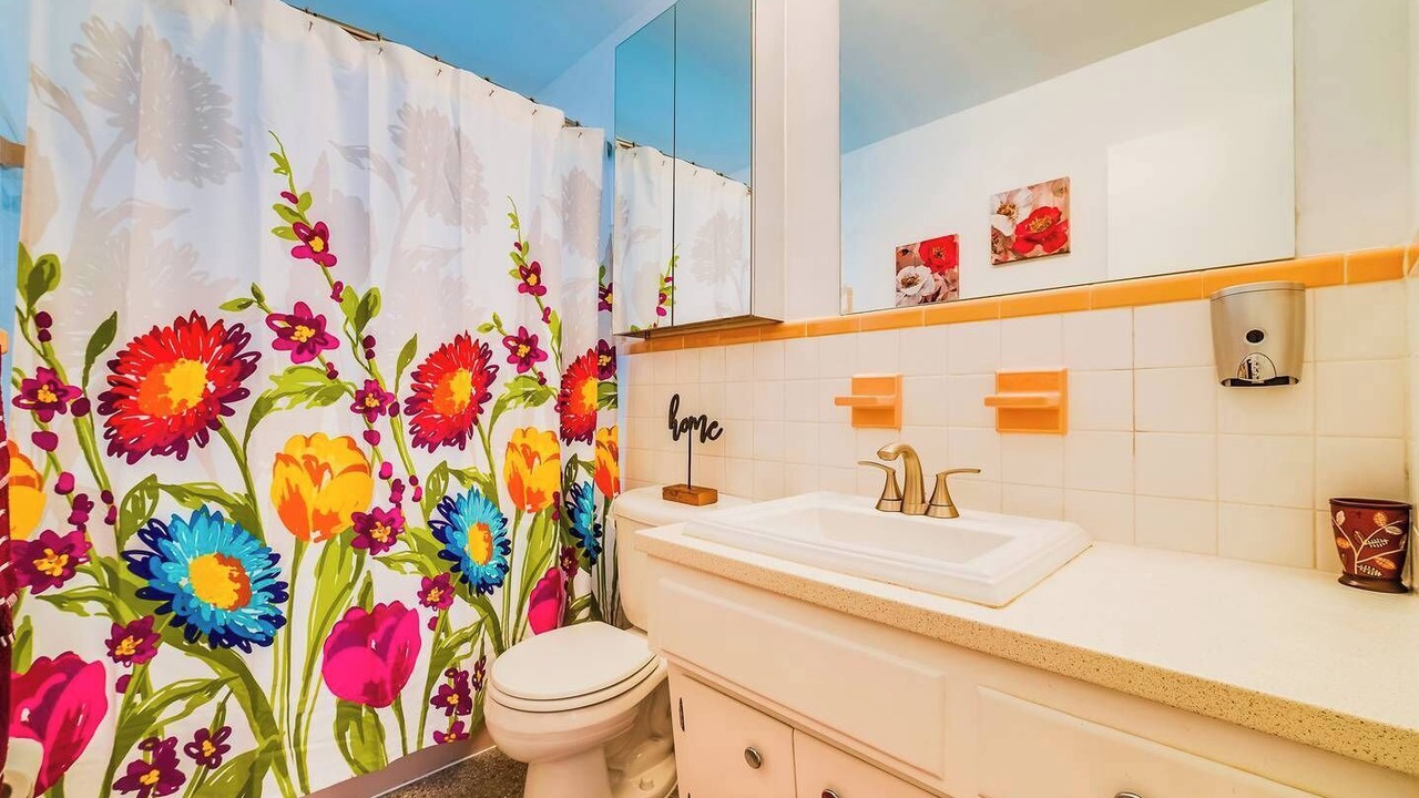Photo of Bathroom in Poinsettia Heights