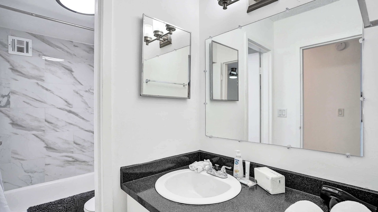 Photo of Bathroom in Golden Glades