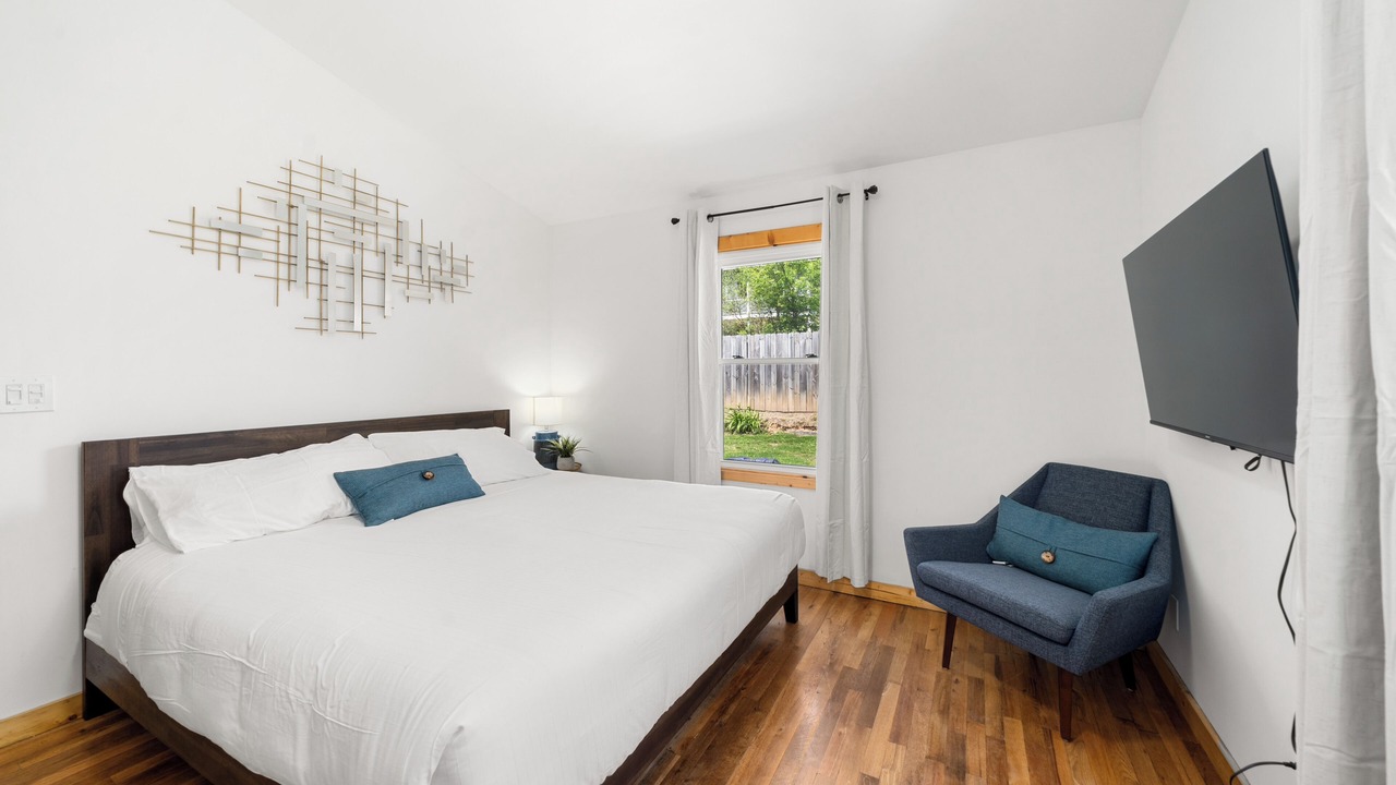 Photo of Bedroom in Hendersonville