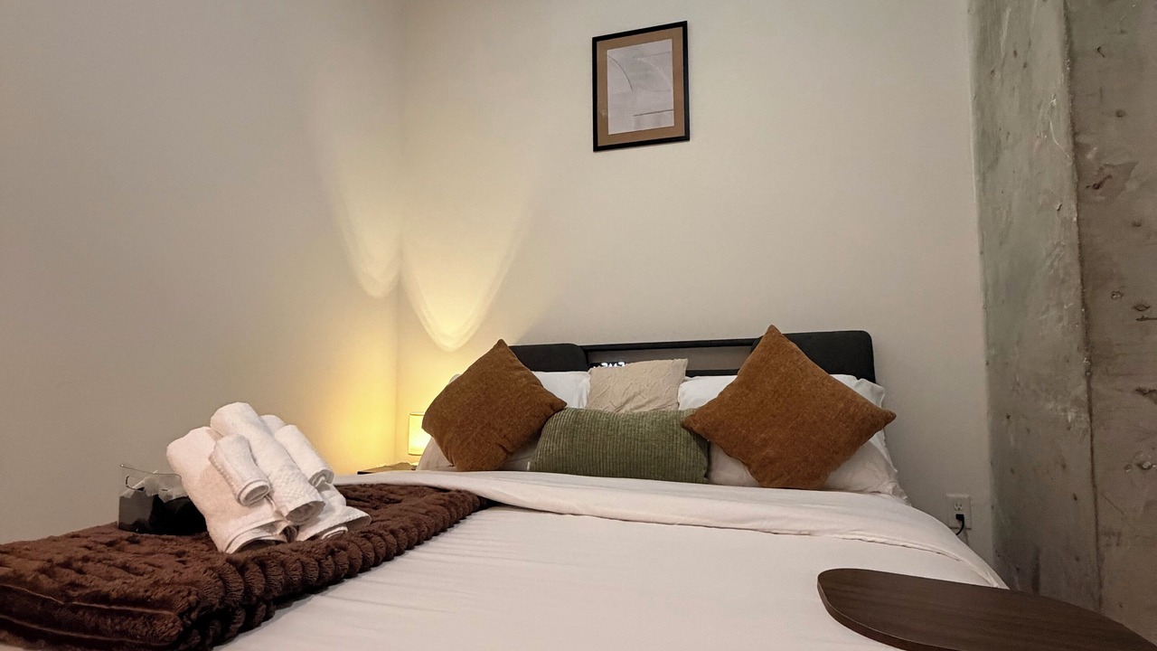 Photo of Bedroom in Peachtree Center