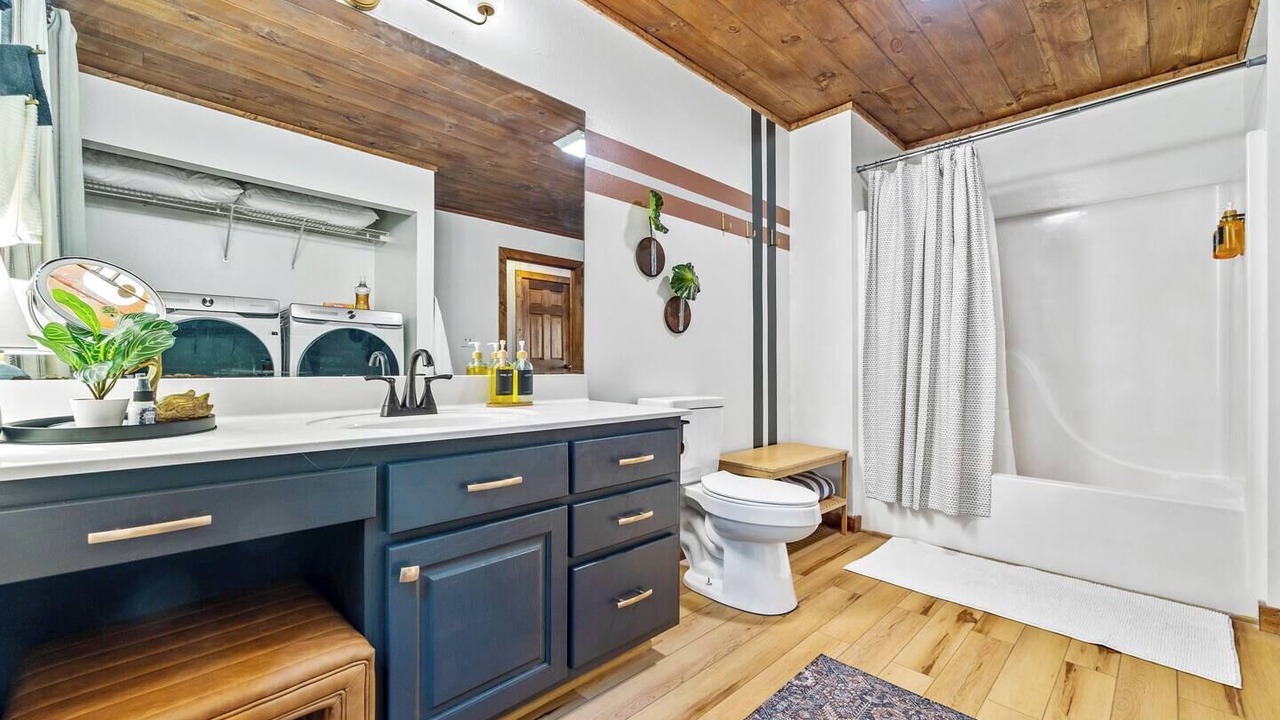 Photo of Bathroom in Walnut Mountain