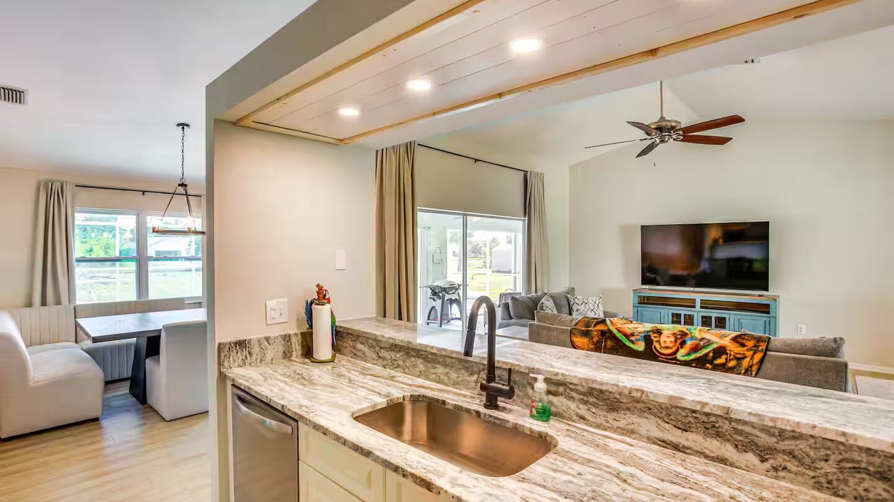 Photo of Livingroom in Englewood East