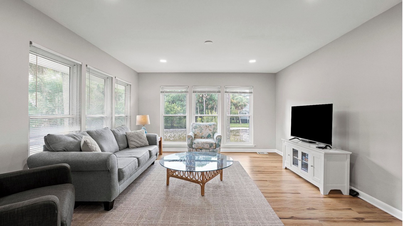 Photo of Livingroom in Blue Heron Lake