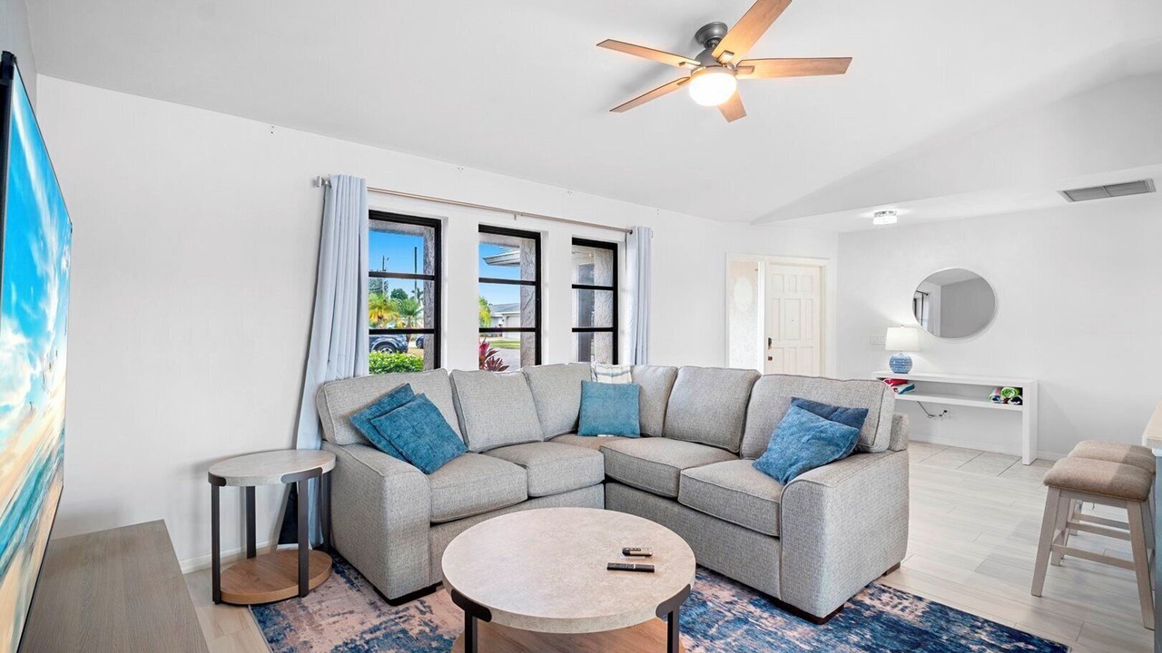 Photo of Livingroom in Lochmoor Waterway Estates