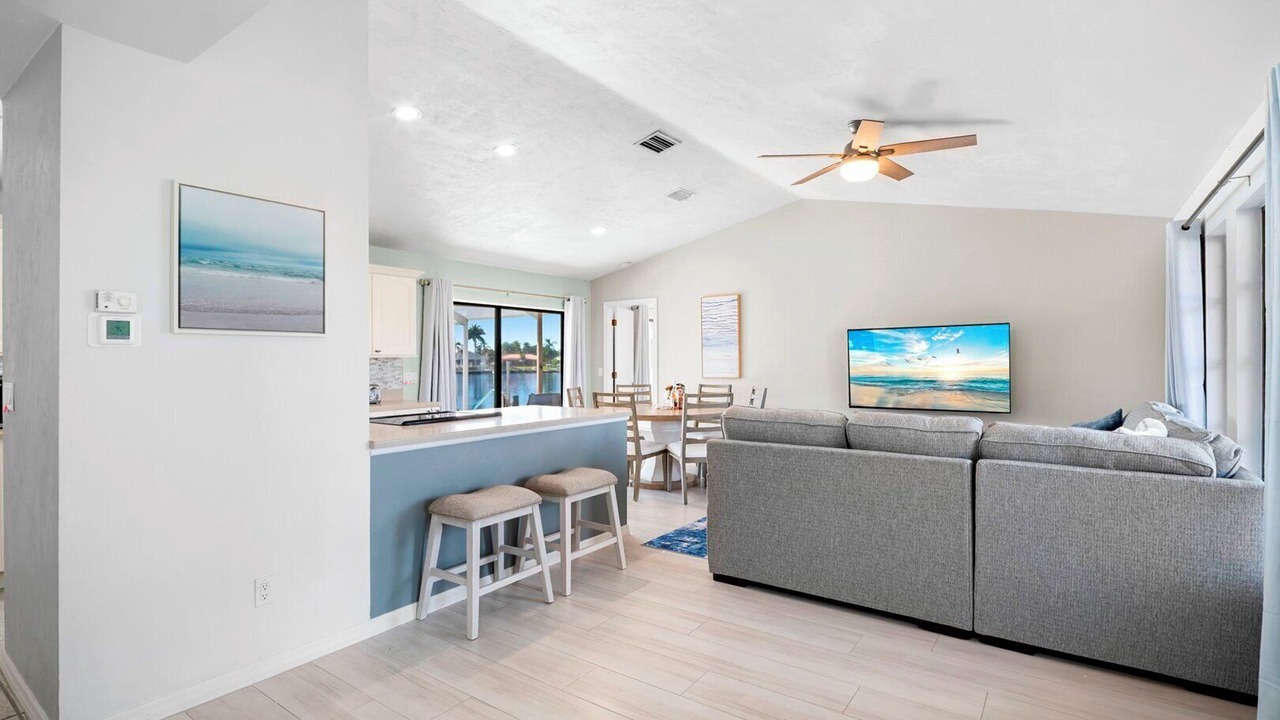 Photo of Livingroom in Lochmoor Waterway Estates