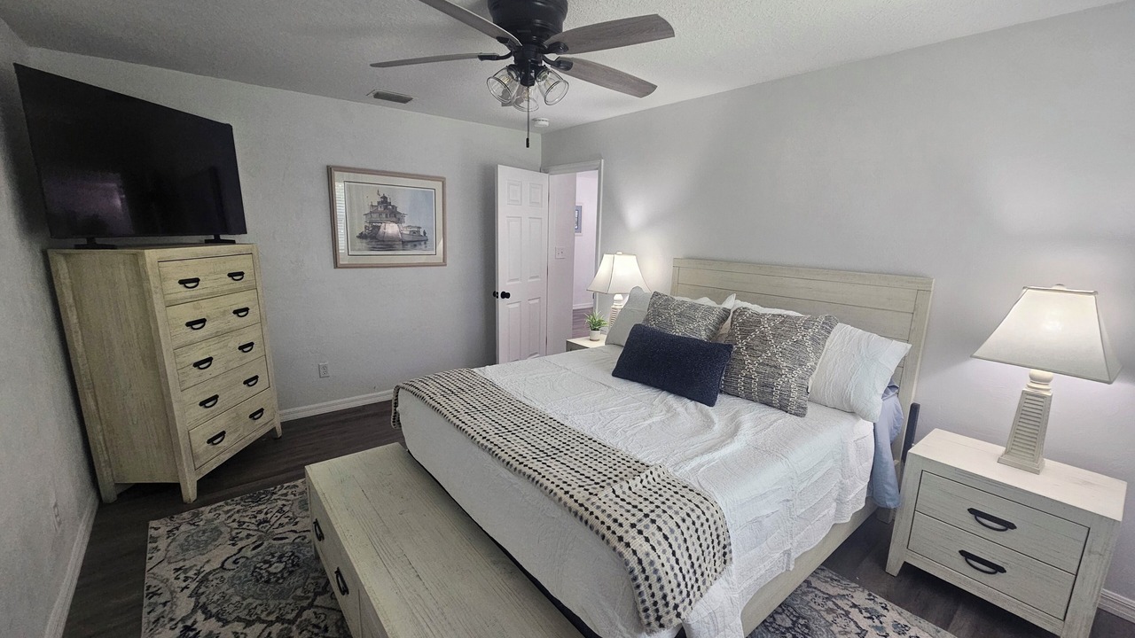 Photo of Bedroom in Willow Run
