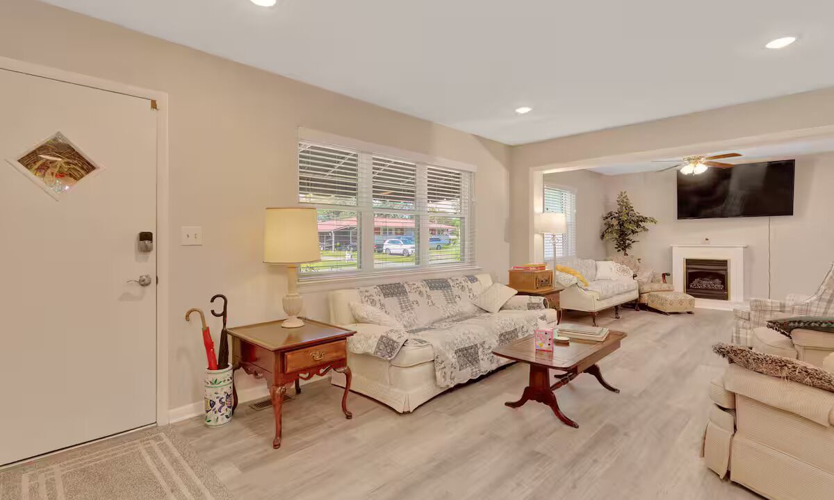 Photo of Livingroom in Rossville