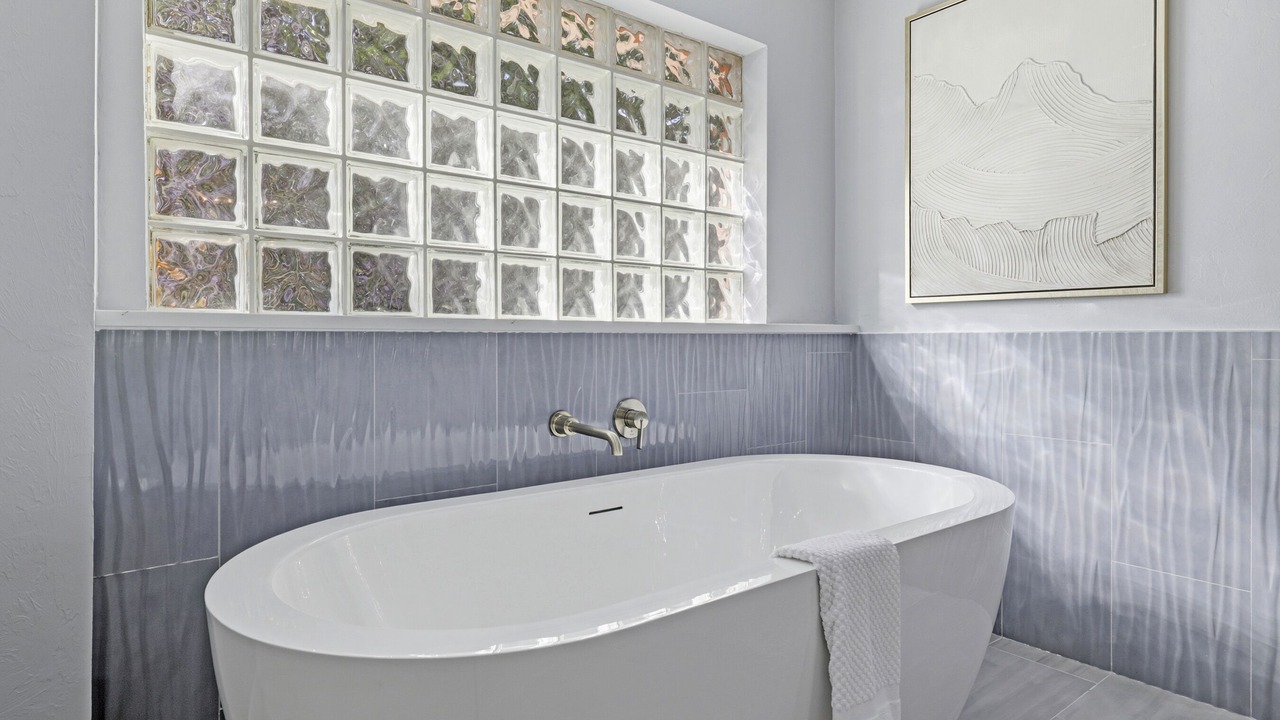 Photo of Bathroom in Caloosahatchee