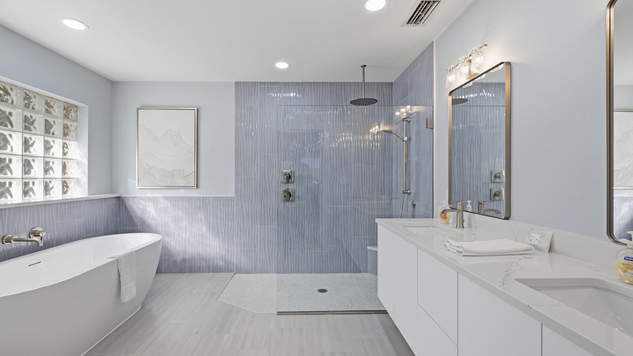 Photo of Bathroom in Caloosahatchee