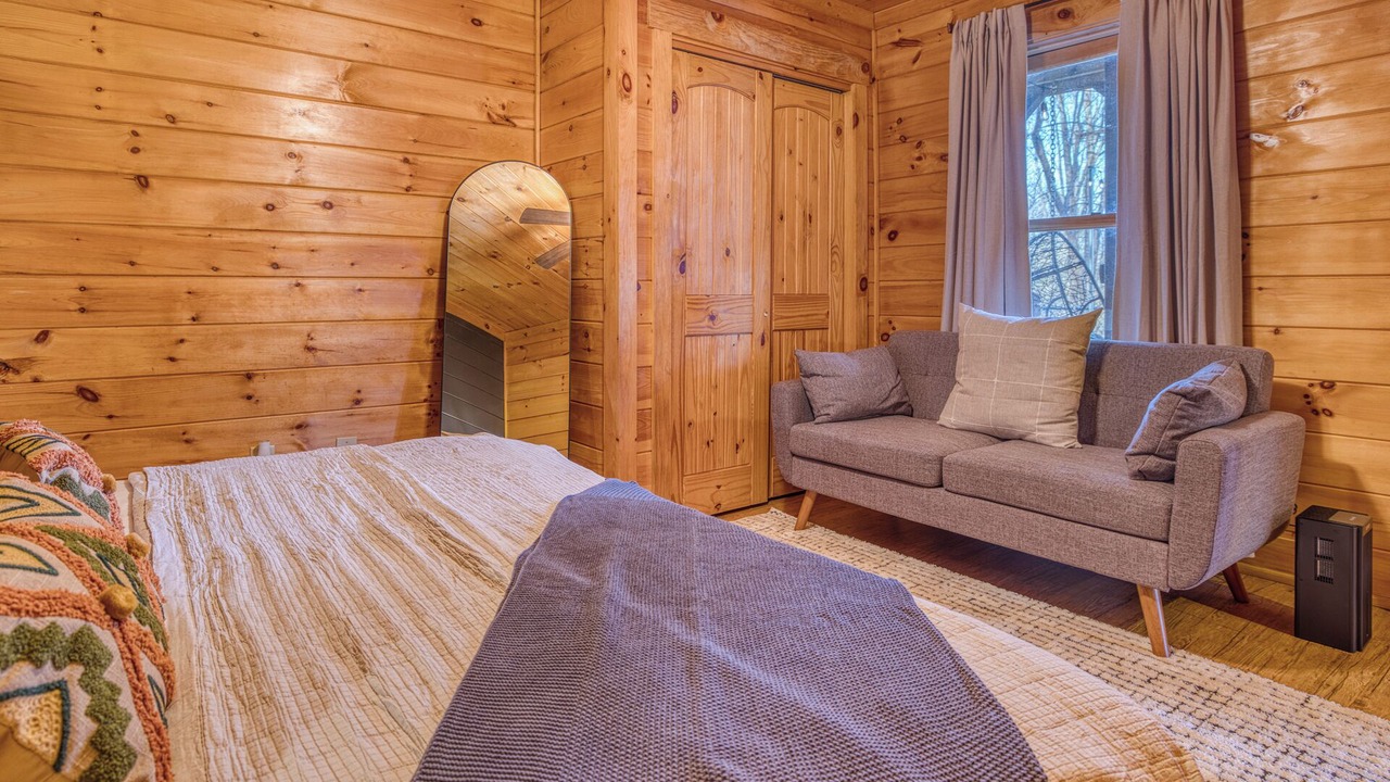 Photo of Bedroom in Talking Rock