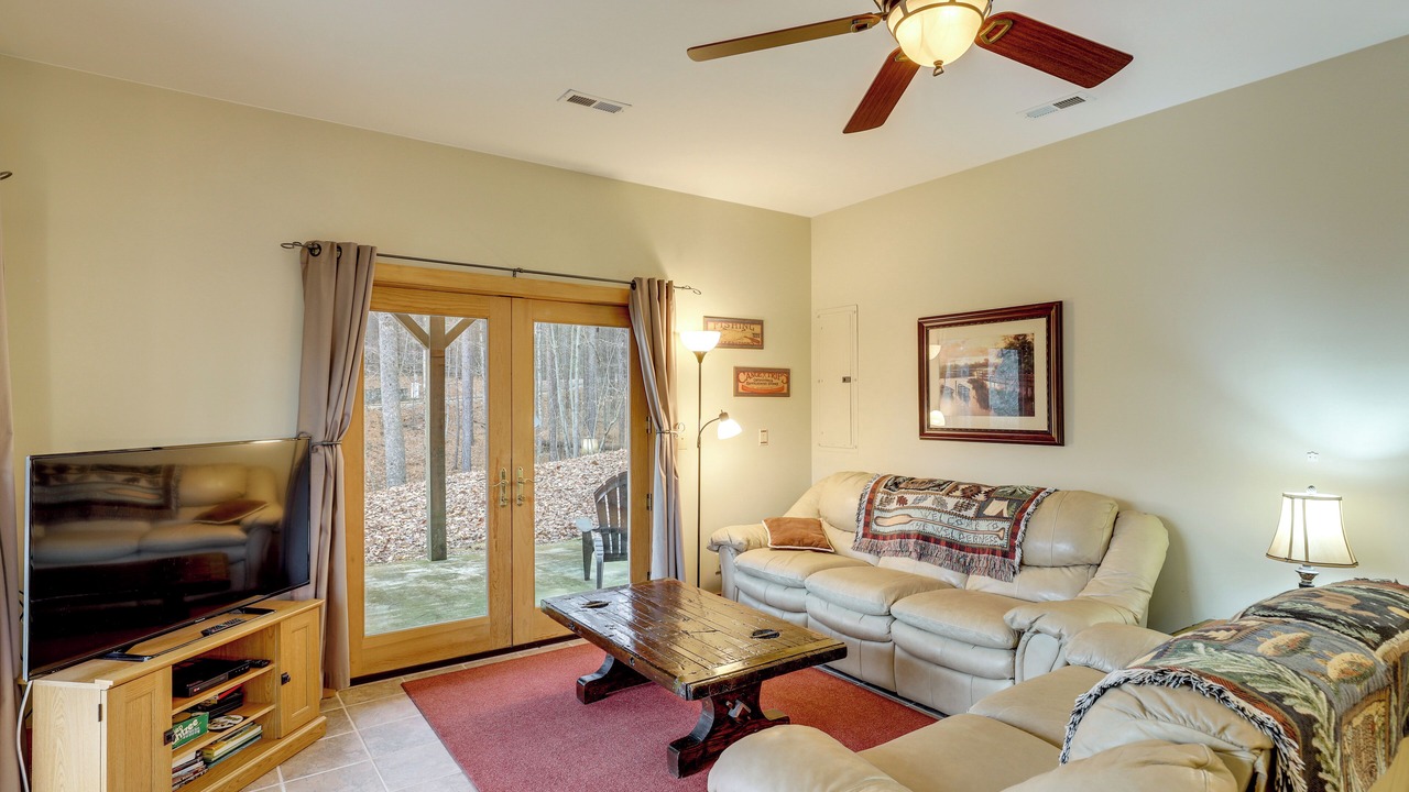 Photo of Livingroom in Hidden Lake