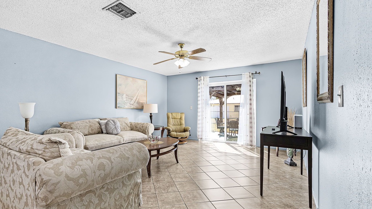 Photo of Livingroom in Pelican
