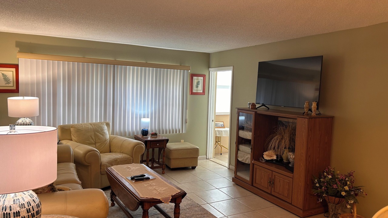 Photo of Livingroom in Hallandale Beach