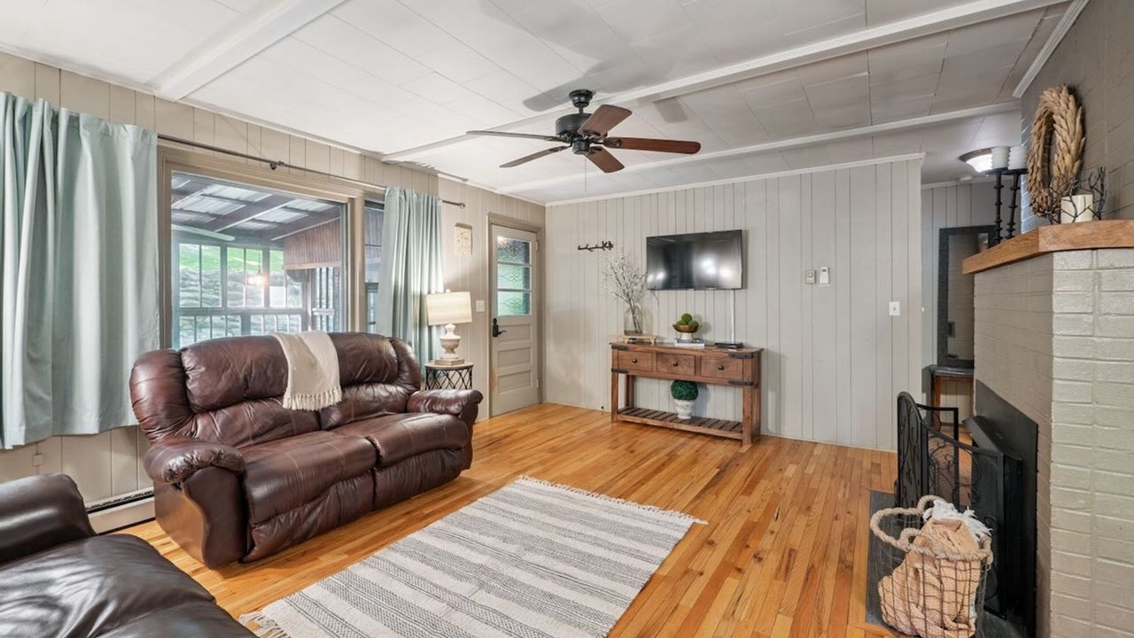 Photo of Livingroom in Linville Falls