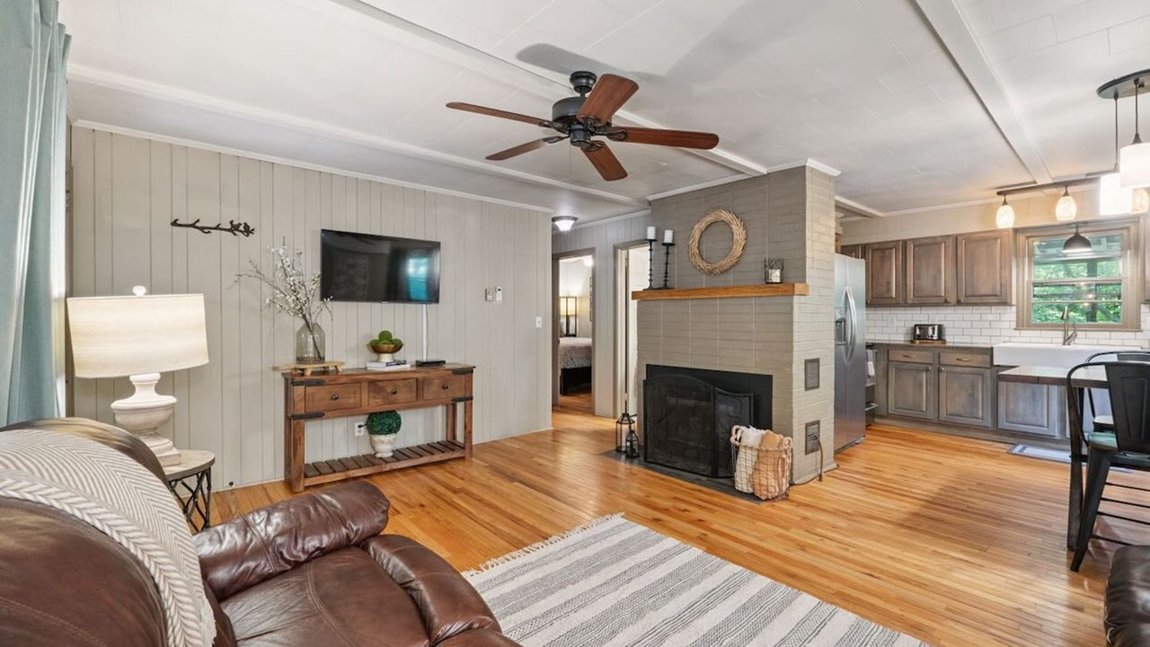 Photo of Livingroom in Linville Falls