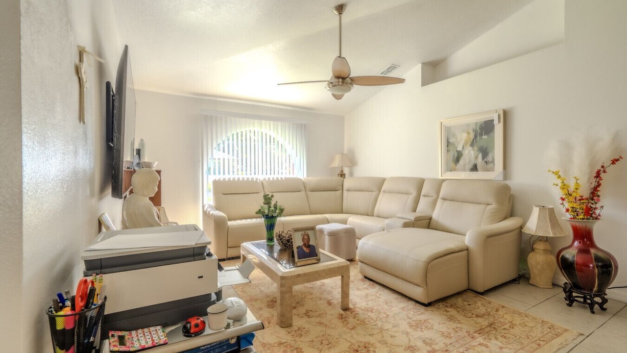 Photo of Livingroom in Plymouth