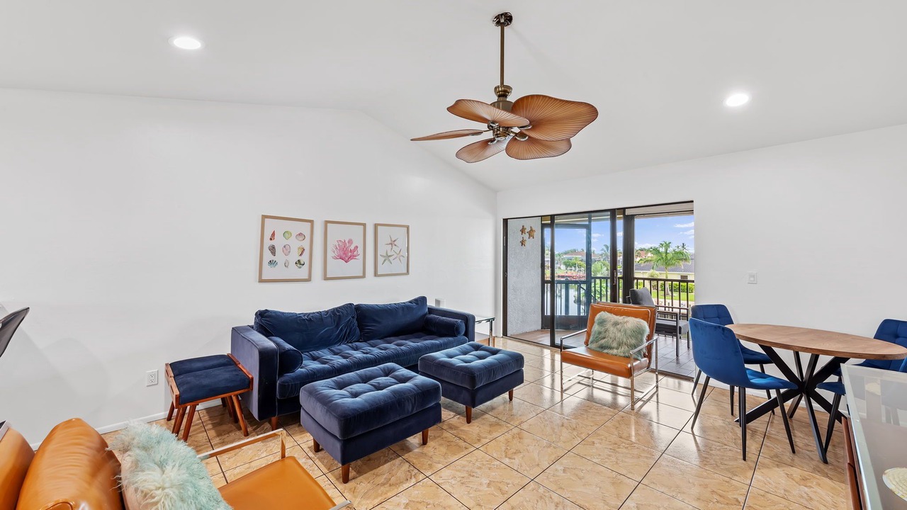 Photo of Livingroom in Eight Lakes