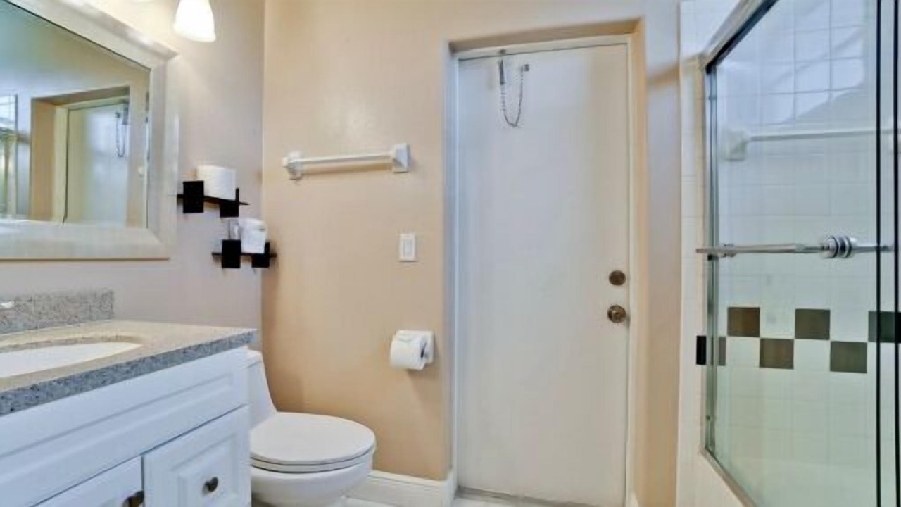 Photo of Bathroom in River Pointe