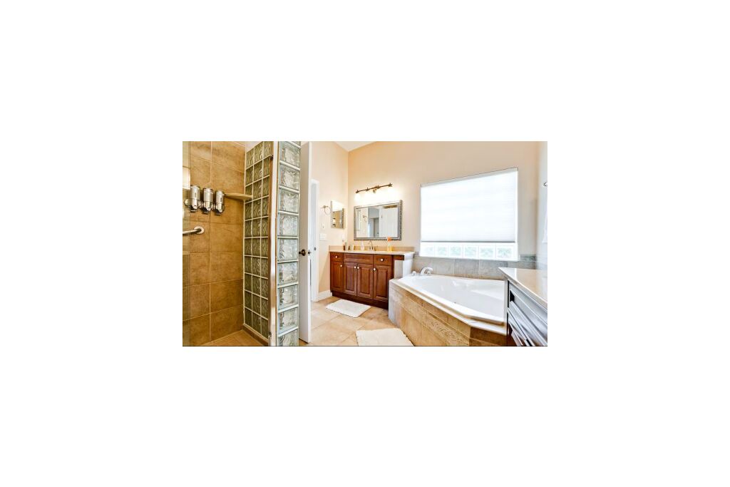 Photo of Bathroom in River Pointe