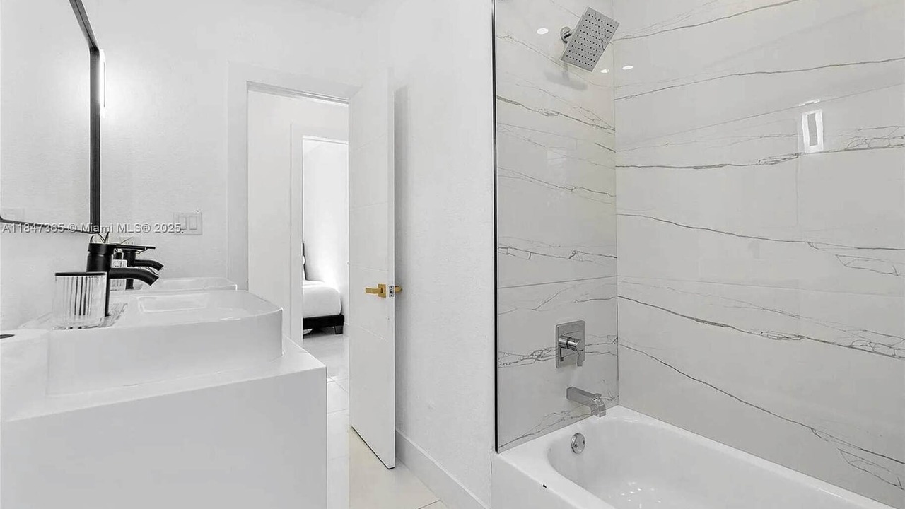 Photo of Bathroom in Golden Glades