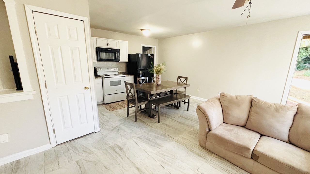 Photo of Livingroom in Stone Mountain