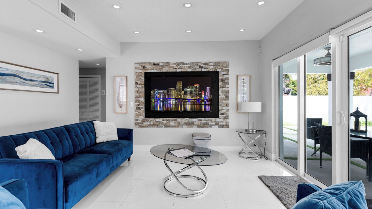 Photo of Livingroom in Ludlam