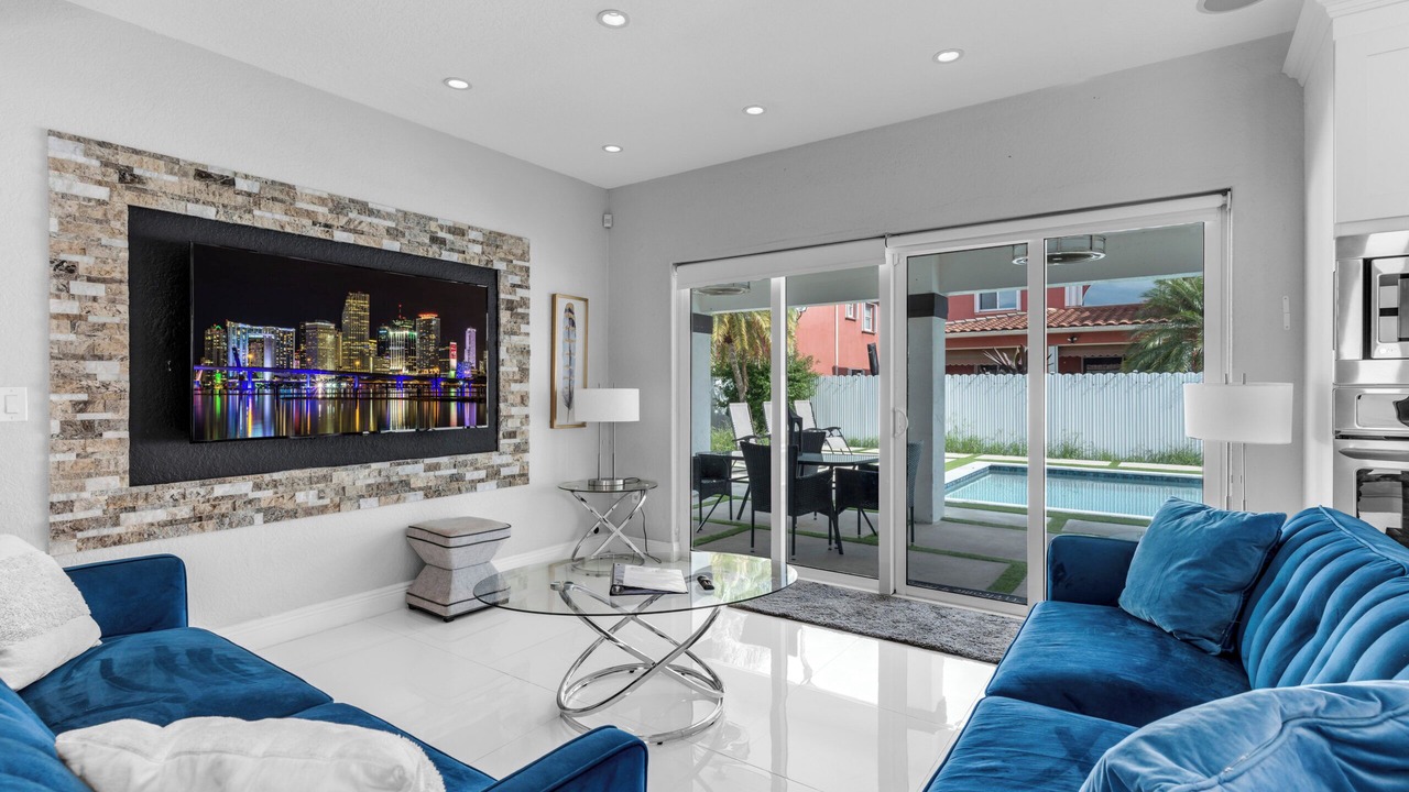 Photo of Livingroom in Ludlam