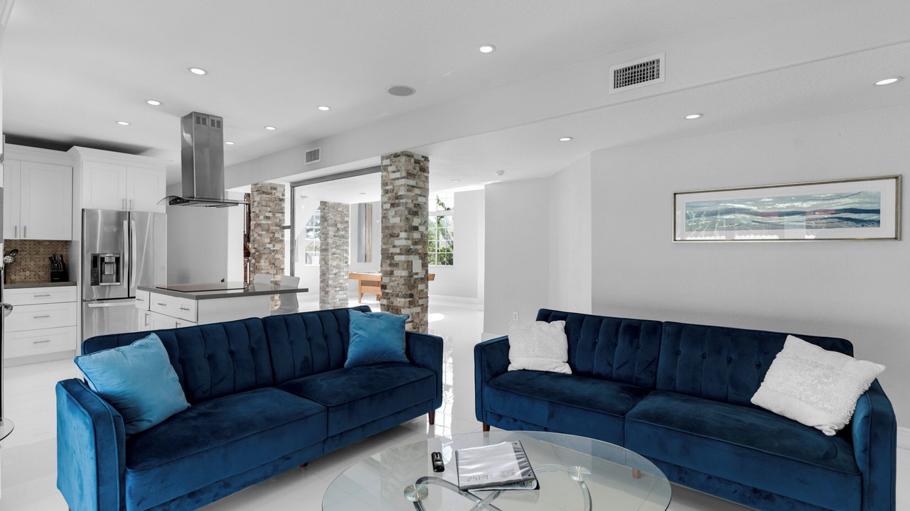 Photo of Livingroom in Ludlam