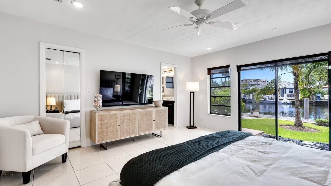 Photo of Bedroom in Lauderdale Harbours