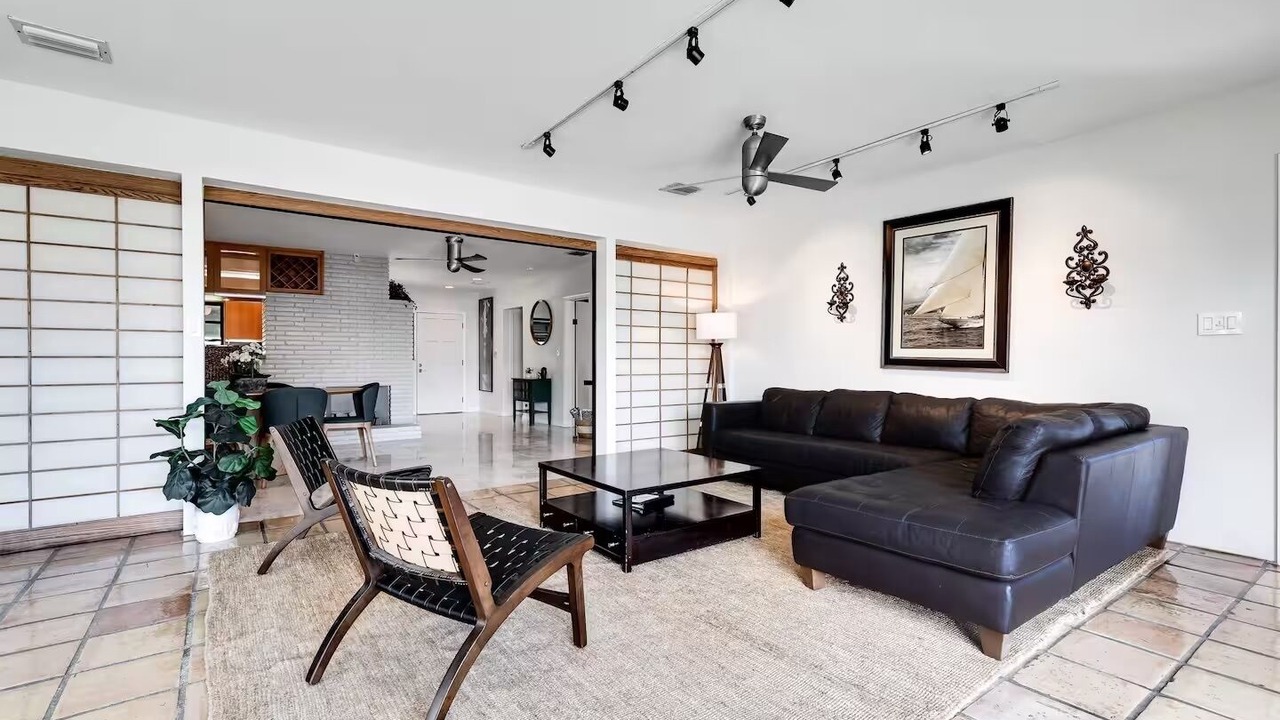 Photo of Livingroom in Lauderdale Harbours