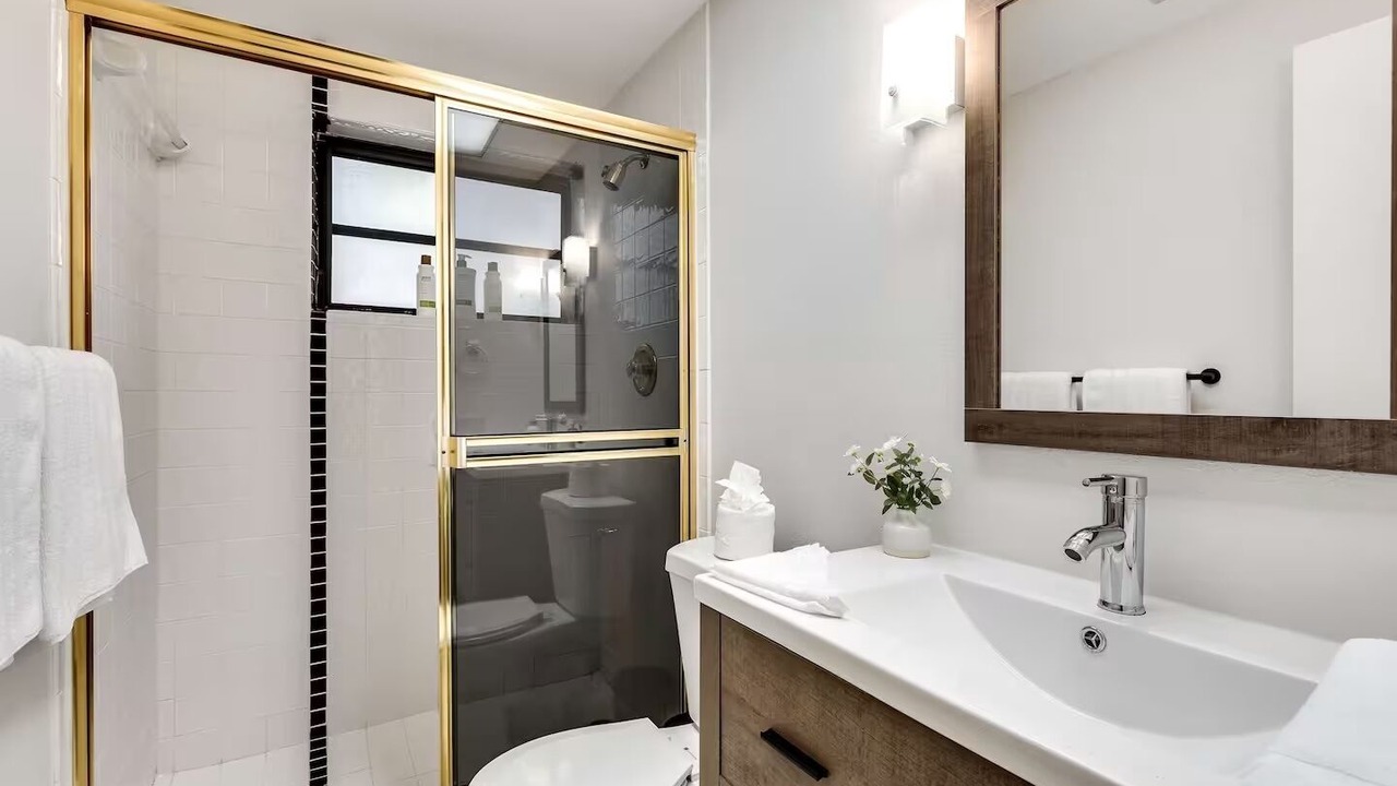 Photo of Bathroom in Lauderdale Harbours