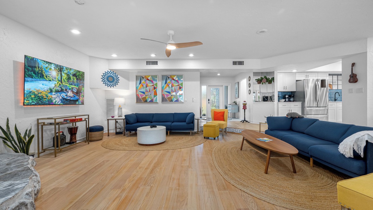 Photo of Livingroom in On Top of The World
