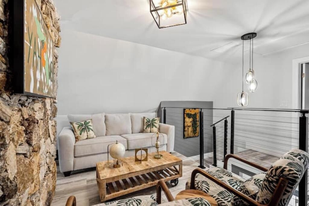 Photo of Livingroom in Hunt Club