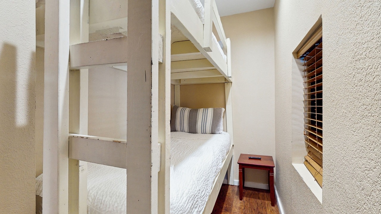 Photo of Bedroom in Baytowne Wharf