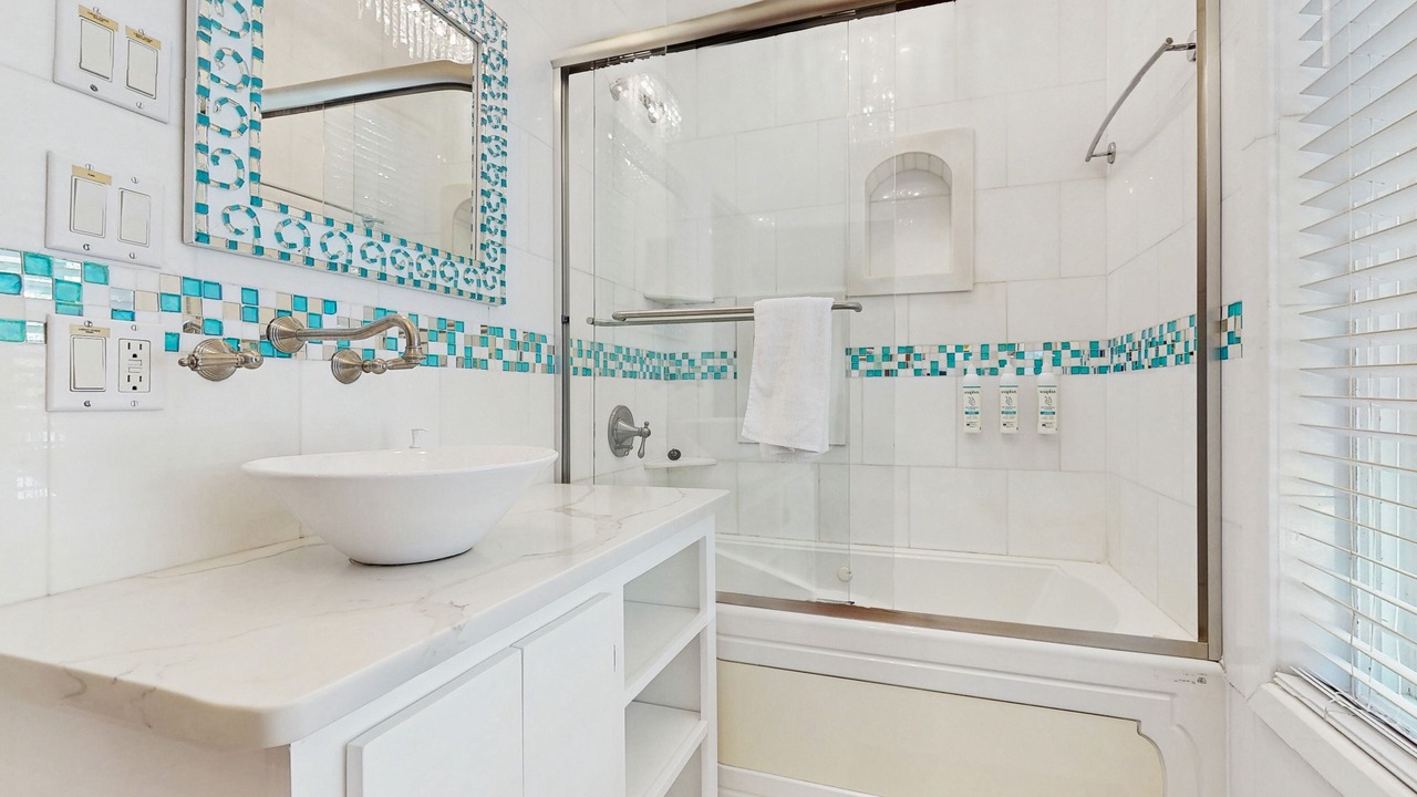 Photo of Bathroom in Baytowne Wharf