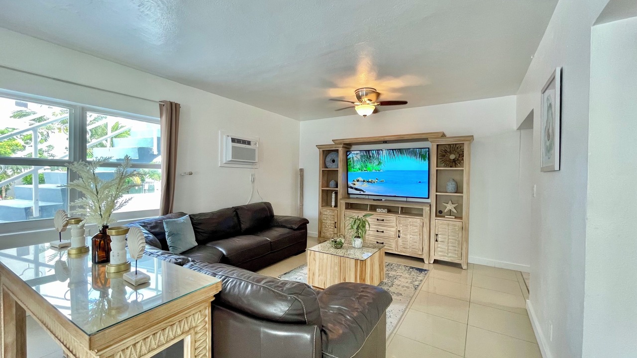 Photo of Livingroom in Dolphin Isles