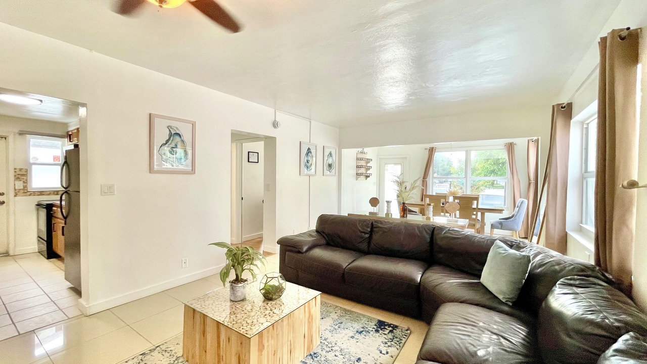 Photo of Livingroom in Dolphin Isles