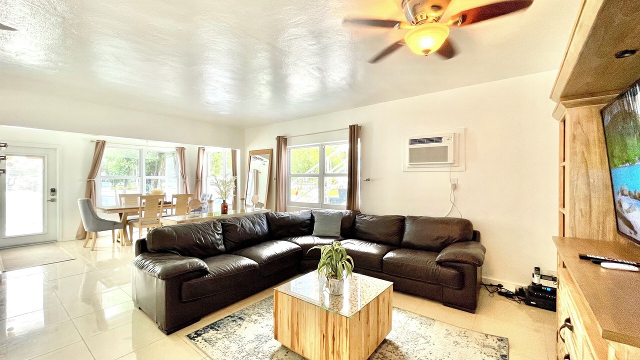 Photo of Livingroom in Dolphin Isles