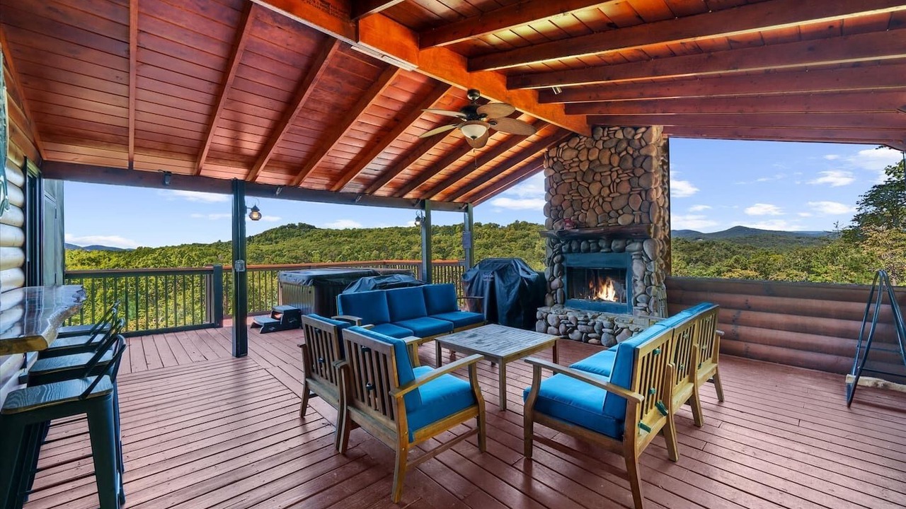 Photo of Livingroom in Foxfire Estates
