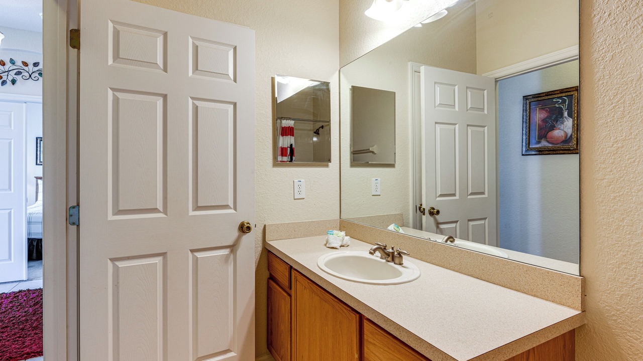 Photo of Bathroom in Trafalgar Village