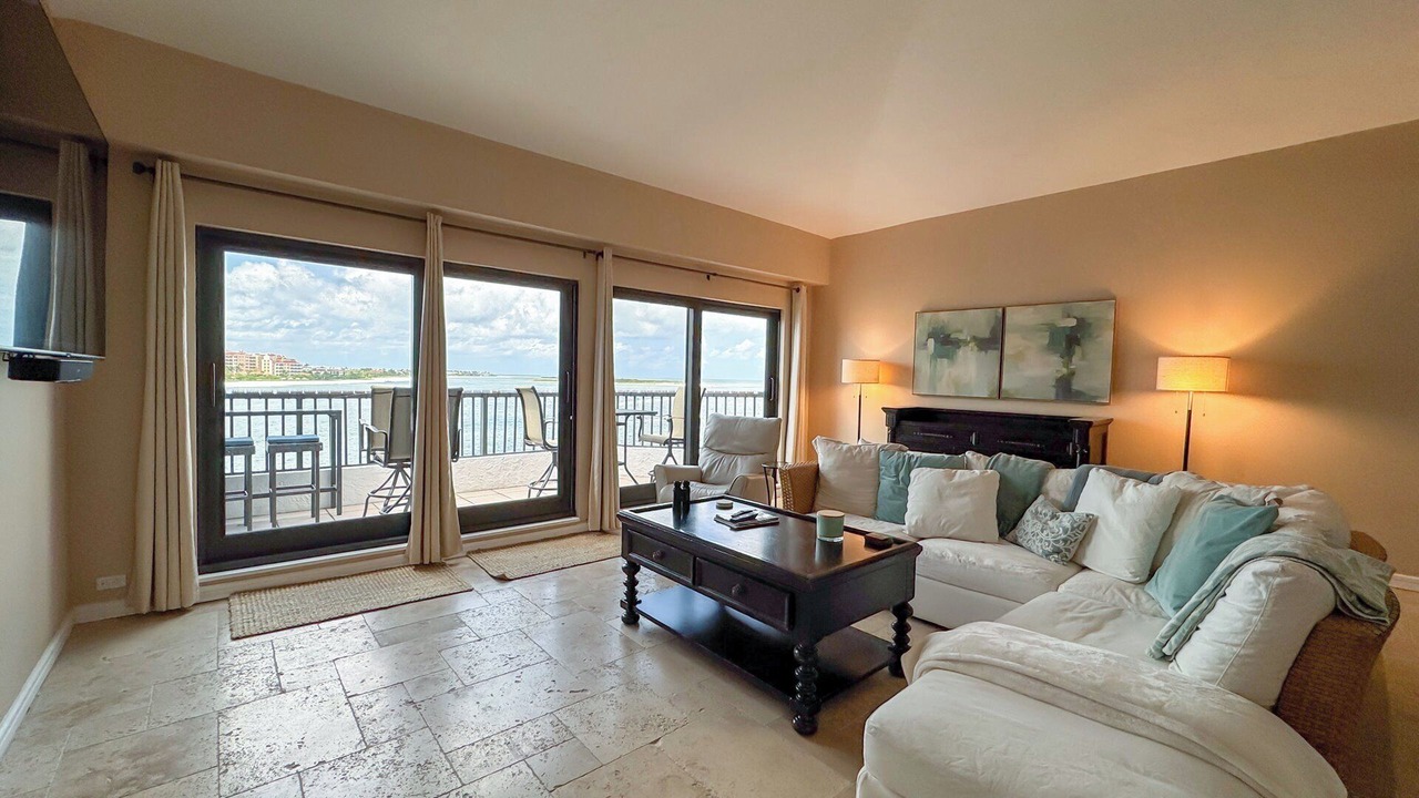 Photo of Livingroom in Isles of Capri