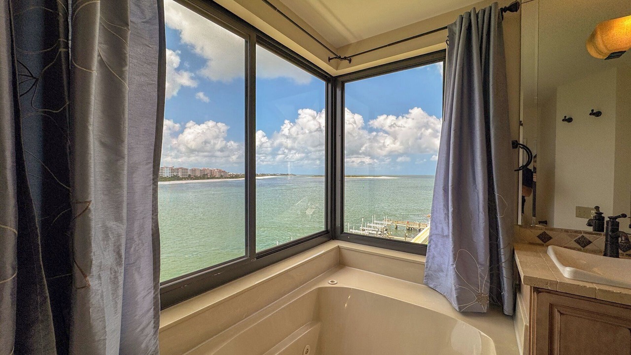 Photo of Bathroom in Isles of Capri