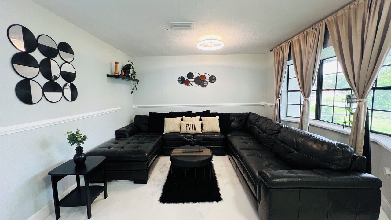Photo of Livingroom in Orchid Lake Village