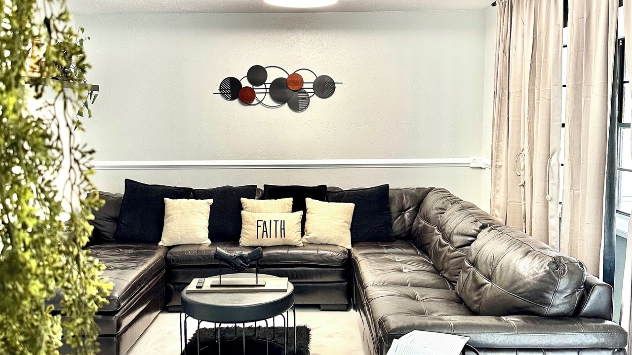 Photo of Livingroom in Orchid Lake Village