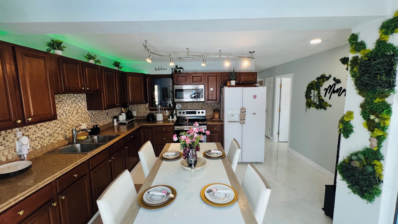 Photo of Kitchen in Orchid Lake Village